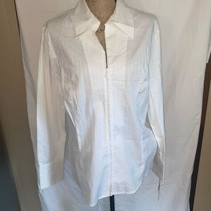 Long sleeve. Zip front. Collar. White